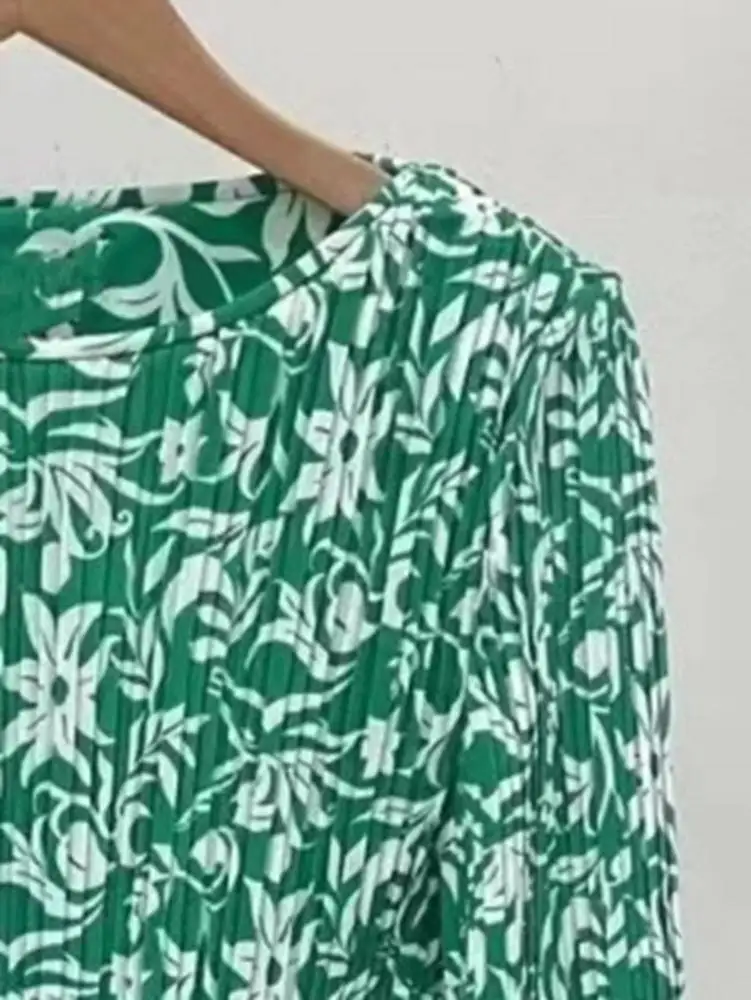 

2023 Spring and Summer New Women Round Neck Trumpet Sleeve Vintage Print Pleated Slim Dress