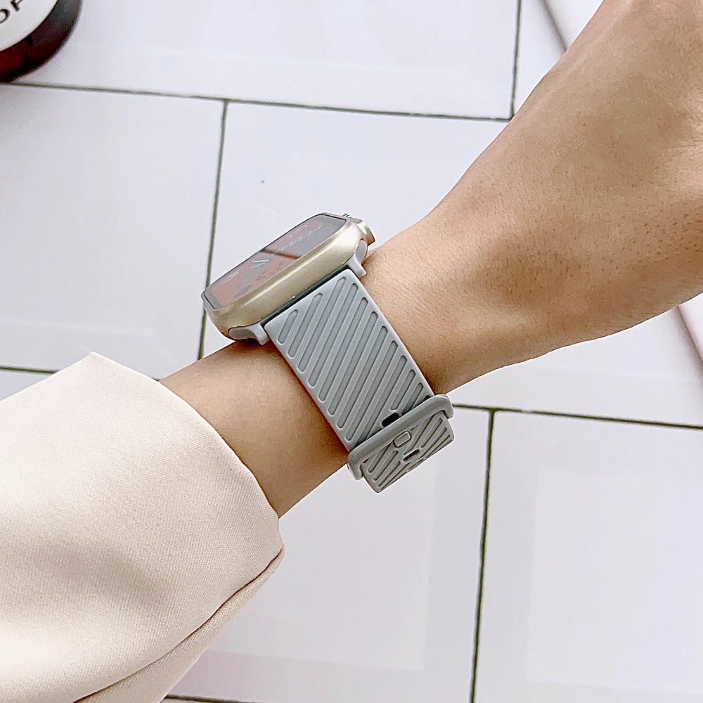 Correa For iWatch Series 7 6 SE 5 4 3 Soft Silicone Strap For Apple Watch 8 Ultra 49mm 45mm 41mm 42mm Bracelet Belt Accessories