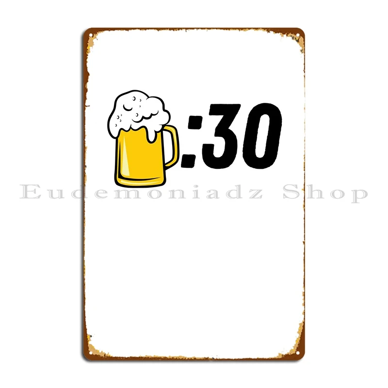 

Металлический плакат в виде таблички с надписью «Beer 30»