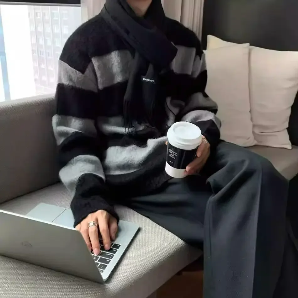 Мужской свитер с круглым вырезом и цветными блоками мягкий эластичный вязаный