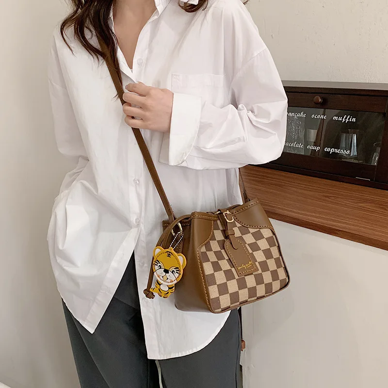 Retro Handmade Large Capacity Checkerboard Bucket Bag Hand Stitching Sew DIY Material  Woven Bag Women Shoulder Bag