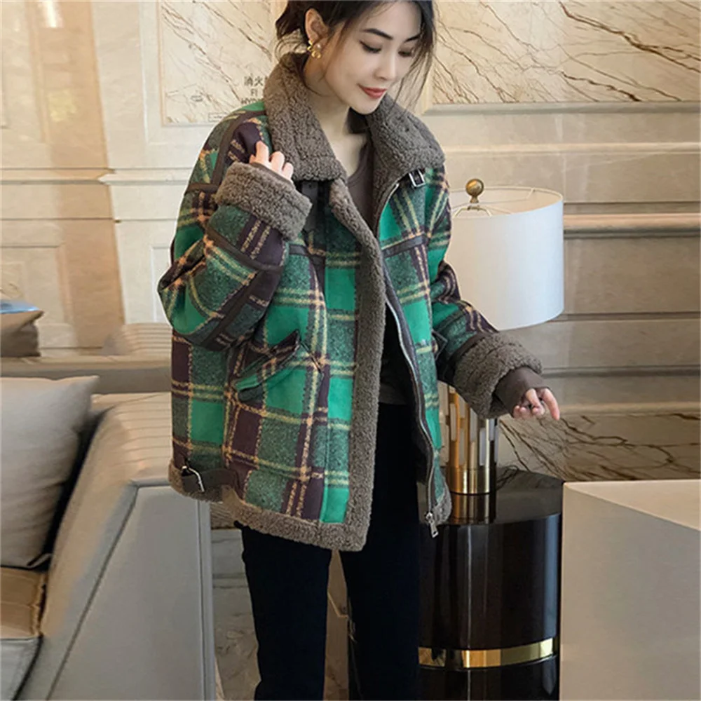 Зеленая клетчатая короткая куртка в стиле пэчворк женский свободный УТЕПЛЕННЫЙ