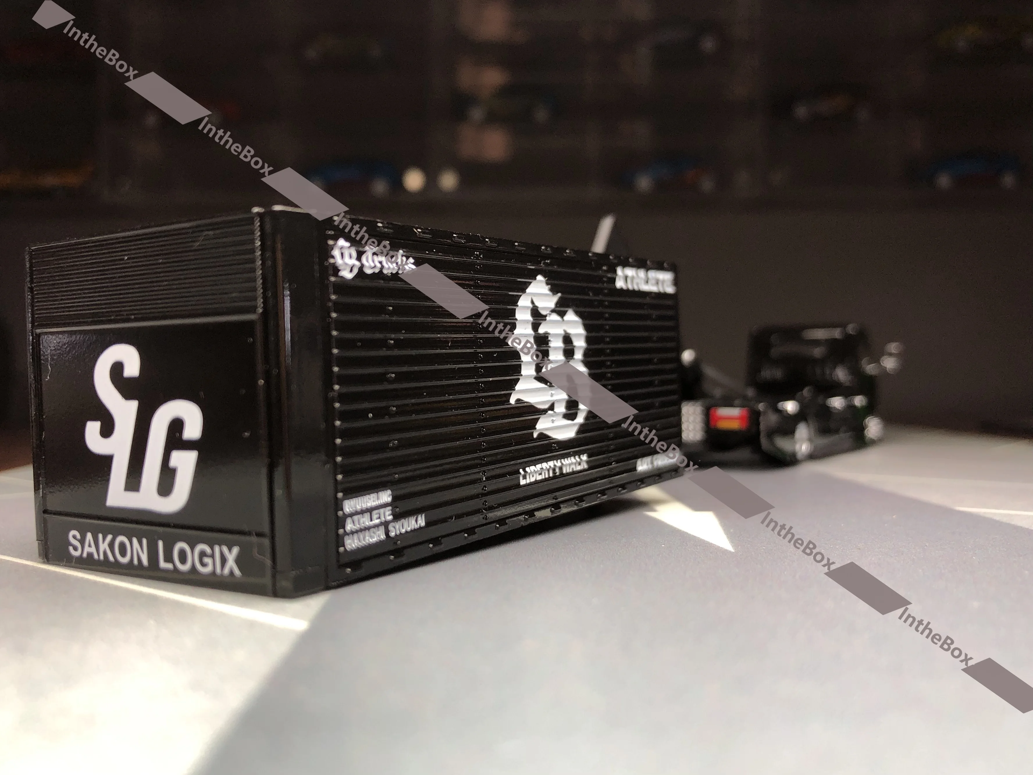 MT 1:64 AIT Black LB H300 Box Truck Custom Sports Diecast Collection Ограниченная серия игрушек для хобби