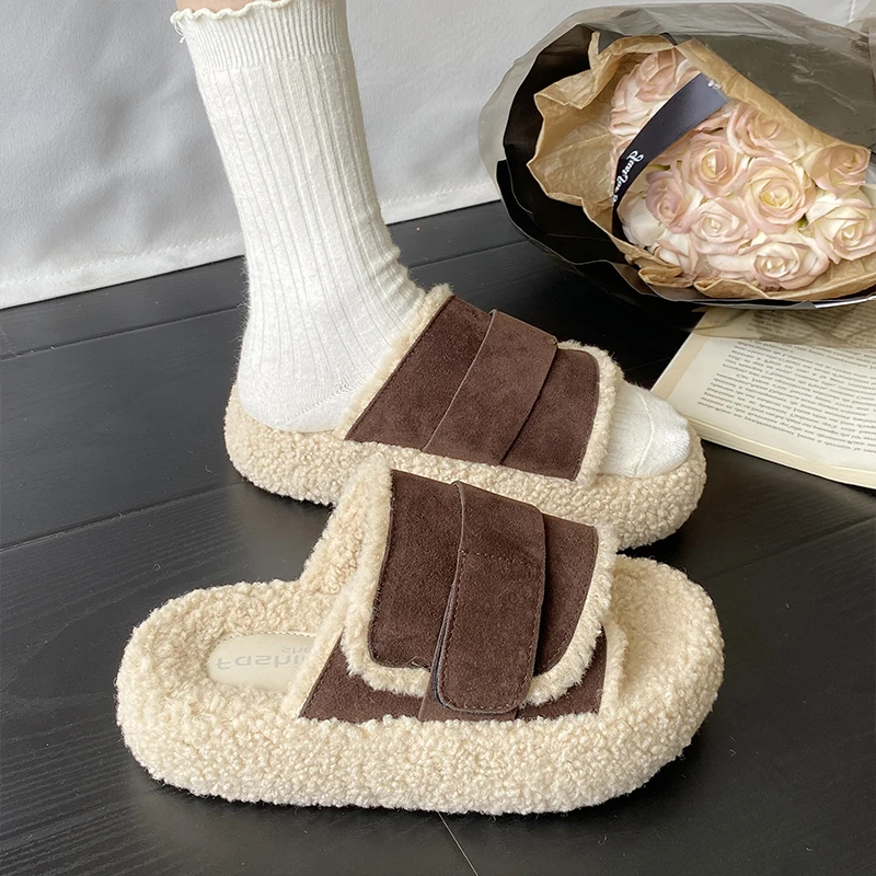 ładowa buty Pluszowe kapcie dla dorosłych Gumowe klapki Zimowe damskie Futro Miękkie hawajskie 2024 Retro Hook &amp