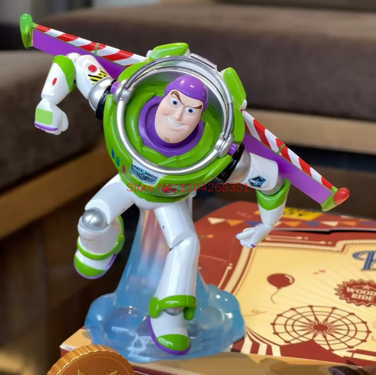 Фото Коллекционная фигурка Toptoy Disney Toy Story: Базз Лайтер к 30-летию, серия Playful Party, модель персонажа, подарок №3