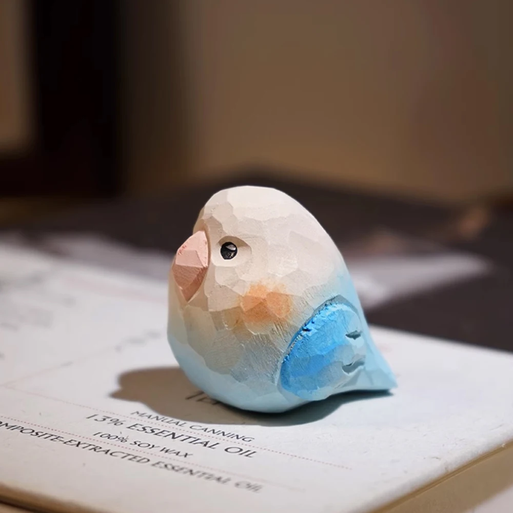 

Деревянная статуэтка птицы