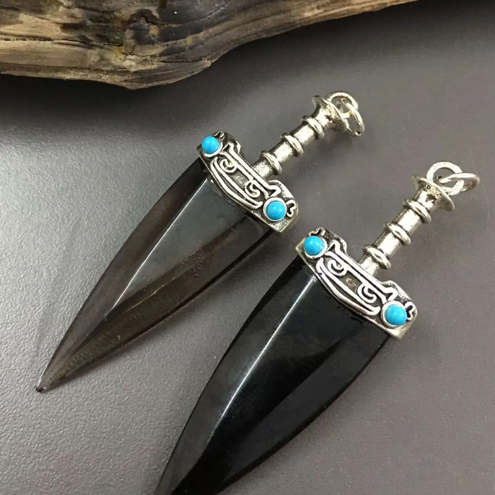 Dagger de cristal de cuarzo Natural tallado a mano, cuchillo de obsidiana, artesanías, COLLAR COLGANTE curativa para piedra de cristal, regalos, 50-60mm