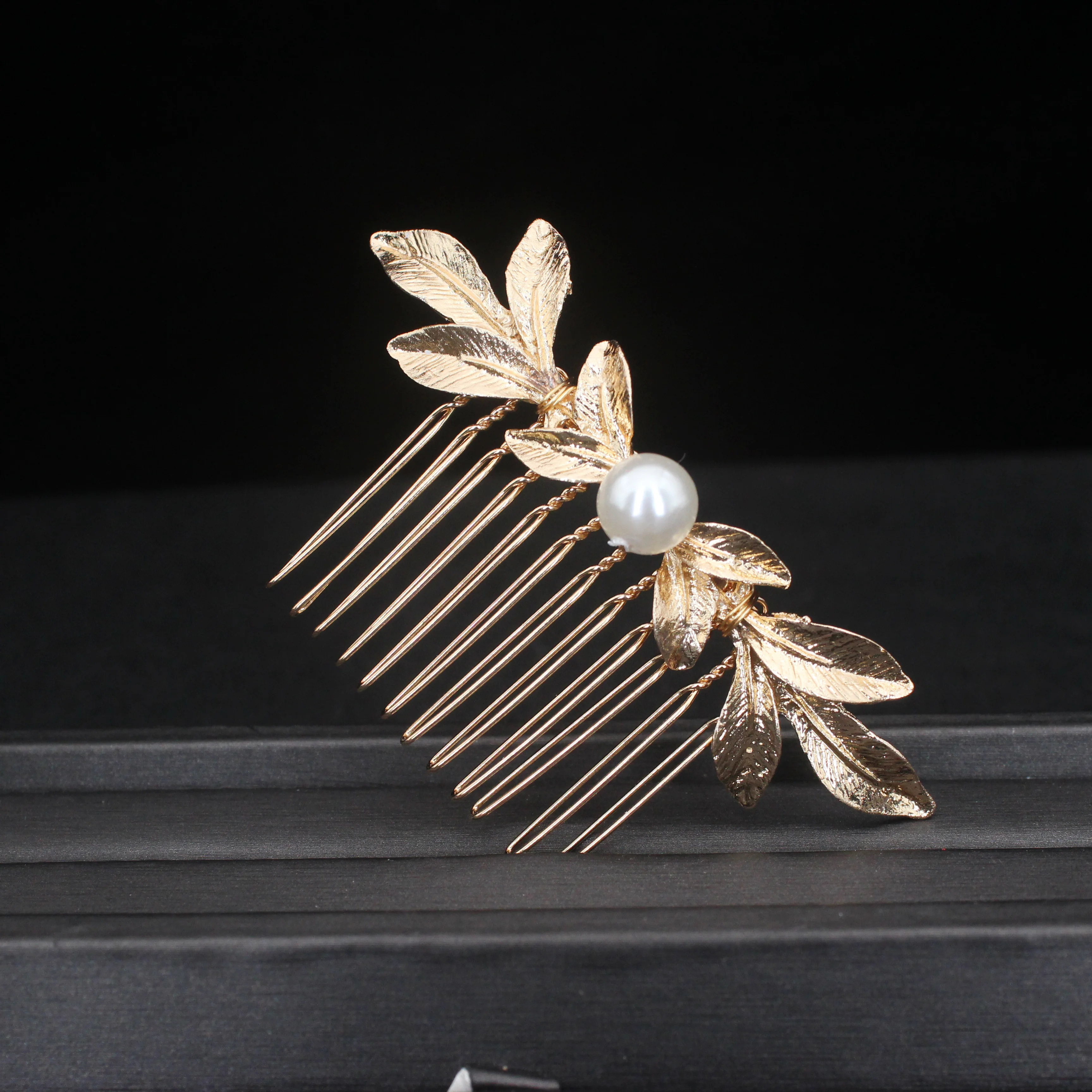 

Trendy Handmade Wedding Hair Comb Leaf Flower Bridal Hairpins Pearl Head Jewelry Girls Hair Accessories Hairstyle Design Tools