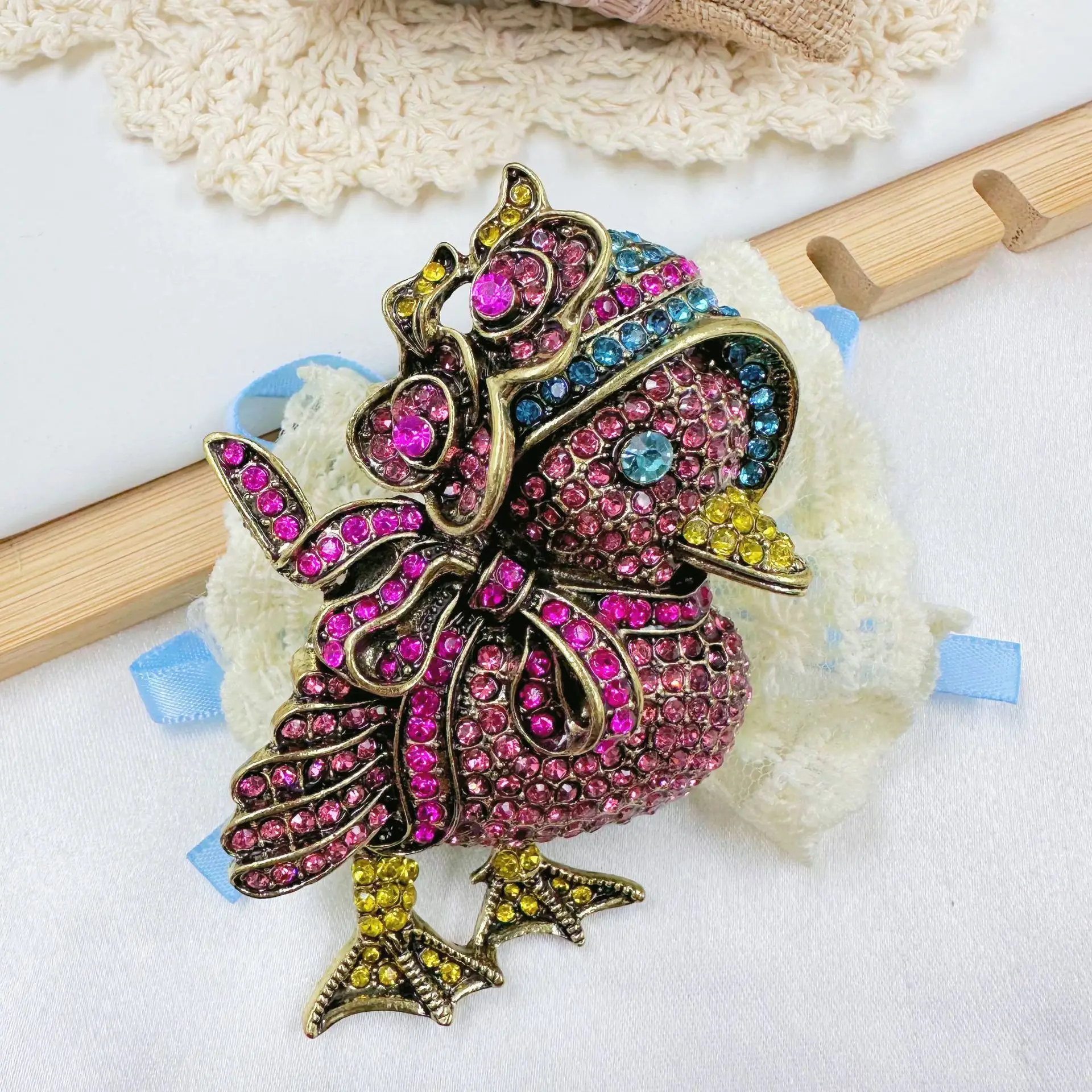 Фото Винтажные забавные броши в виде утят, розовые броши с рисунком утки и стразами, броши в виде животных для мальчиков и девочек, милые подарки, модные украшения для вечеринок №2