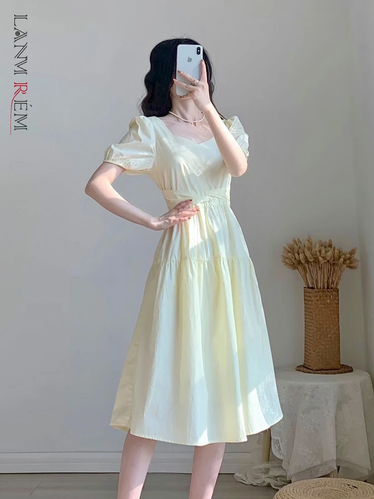 

LANMREM Women Short Puff Sleeve Folds Dress Solid Color V-Neck Puff Sleeve A-line 2022 Summer Fashion Female Clothing 2Q0014