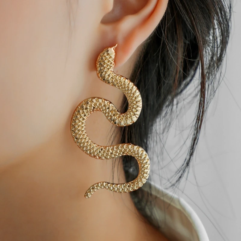

Vintage Punk Gold Snake Earrings For Women Luxury Long Drop Ear Metal Animal Dangle Earring Fashion Jewelry Gift