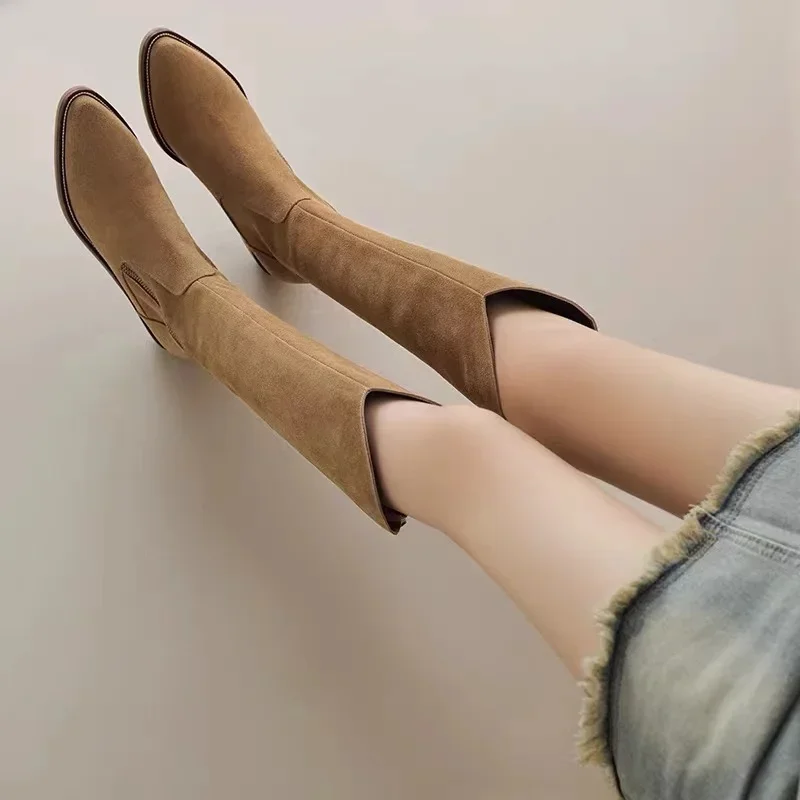 Сапоги рыцарские женские на грубом каблуке осень/зима 2024