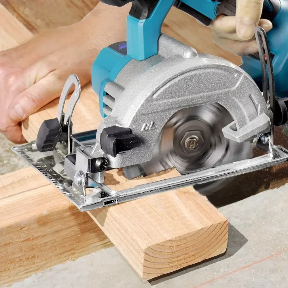 Бесщеточная циркулярная пила Makita 388V