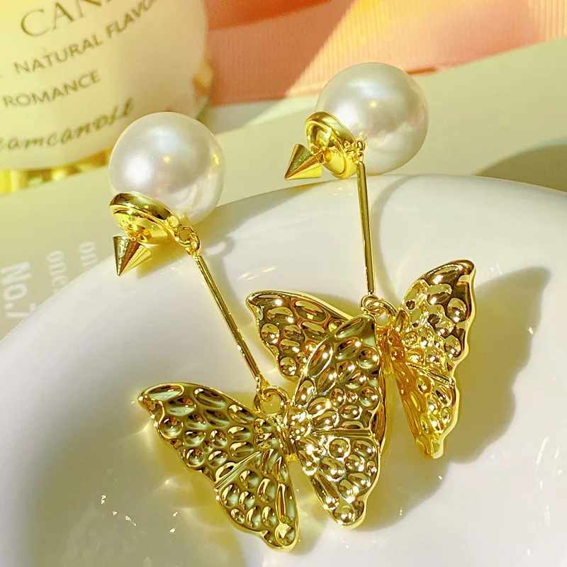 

Luxury Women Earring Stud Pearl Aros With Gold Butterfly Ornament Aretes For Charm Lady Aesthetic Gift Korean Fashion Jewelry