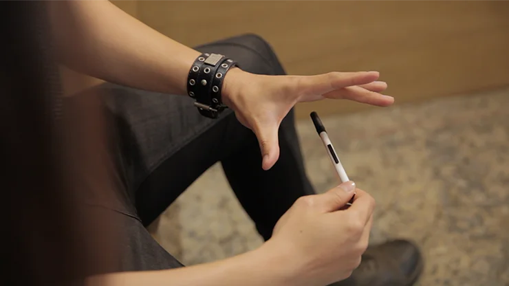 

Move by Danny Weiser and Taiwan Ben,Magic Tricks