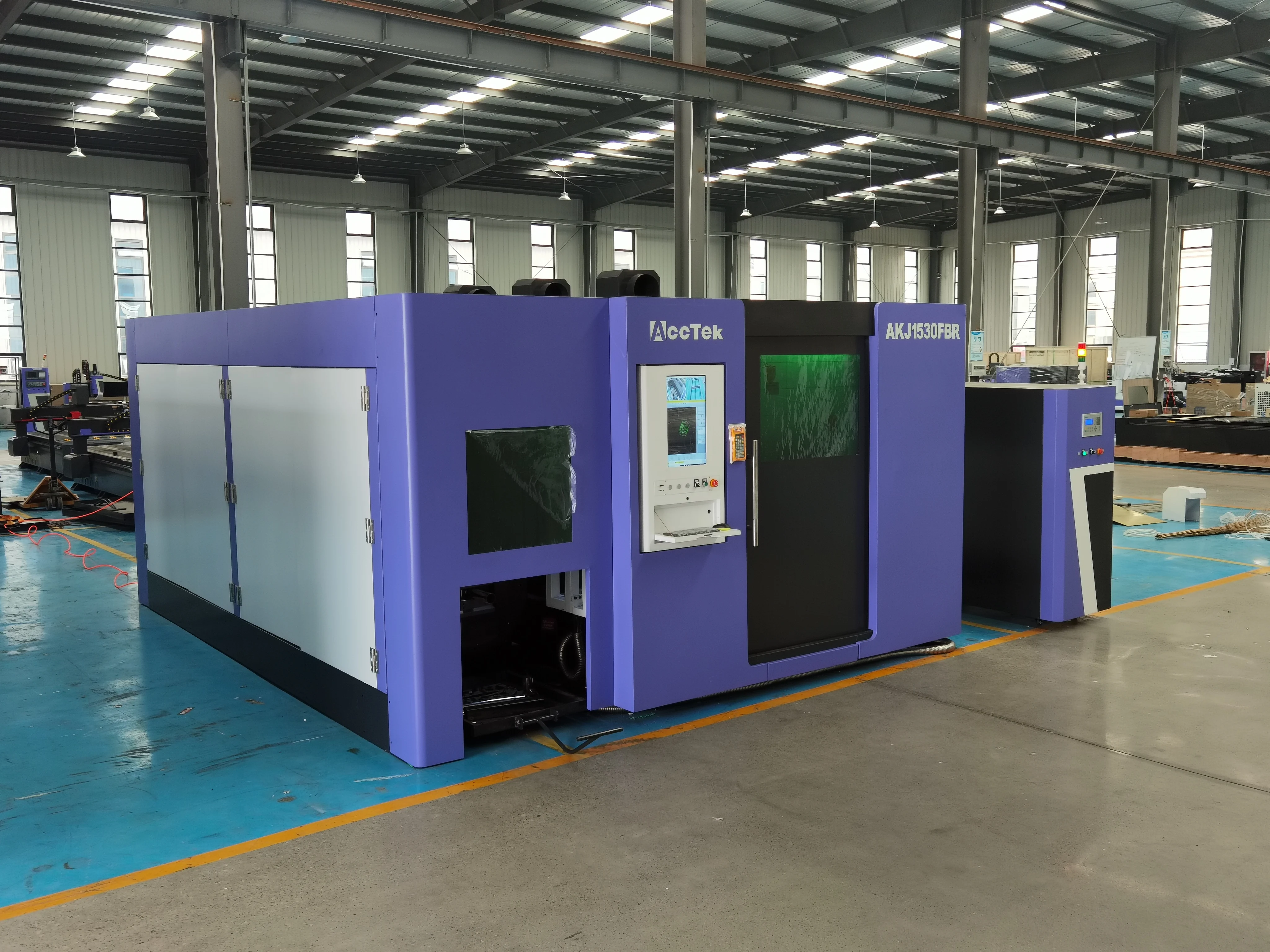 Аппарат для волоконной лазерной резки 1000 Вт платформа с автоматической заменой