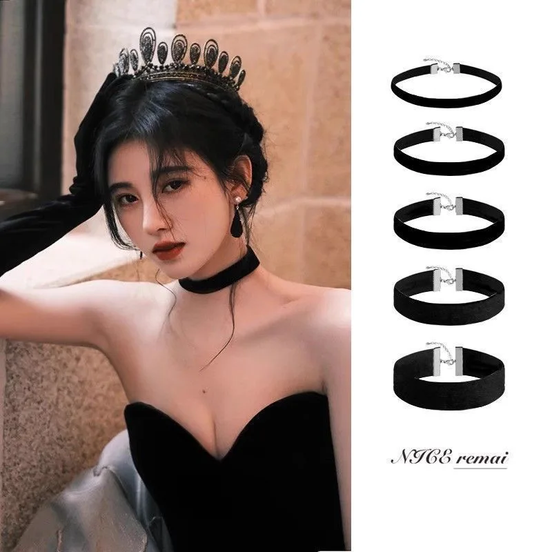 Фото Цепочка на шею Ueno Personality Simple Elegance Temperament Freshness из черного золотистого бархата и нержавеющей стали №1