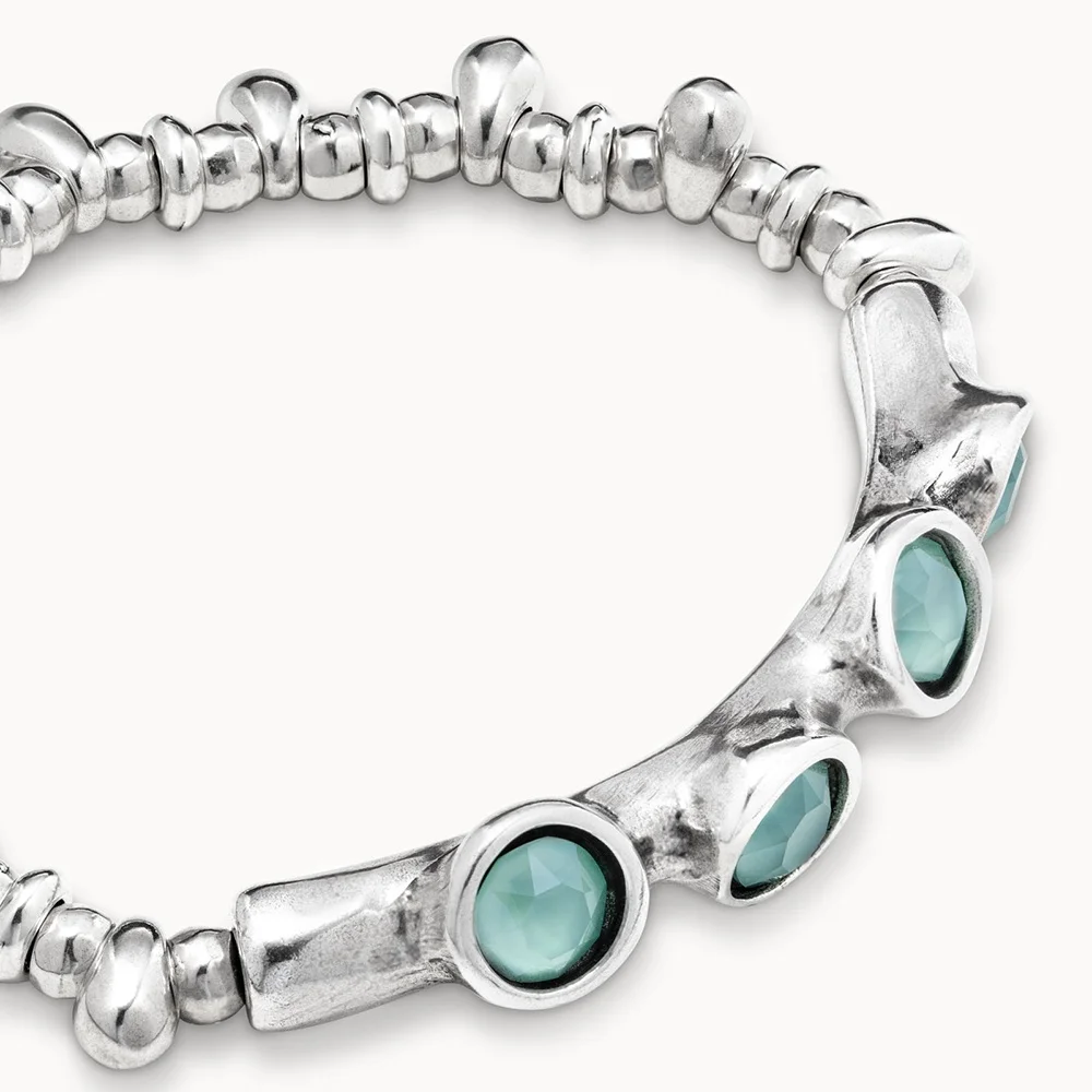 Серебряный браслет с зелеными камнями