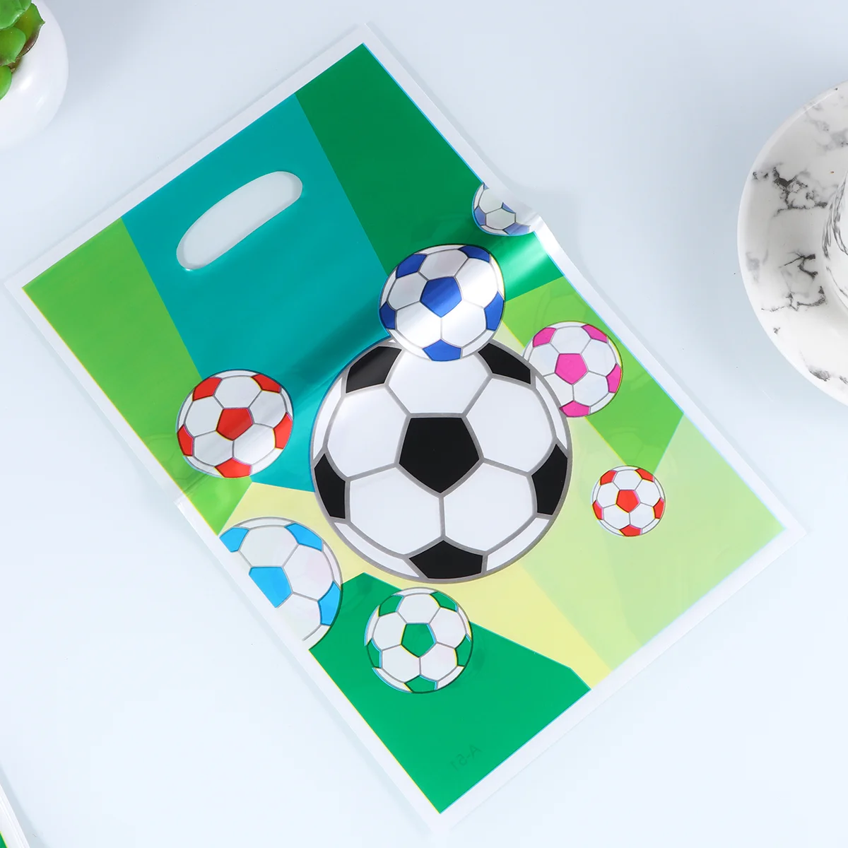 

Toyvian Gift Bags Decorative Party Favor Bags Soccer Theme Treat Bags for' Birthday Party 24pcs ( Green )