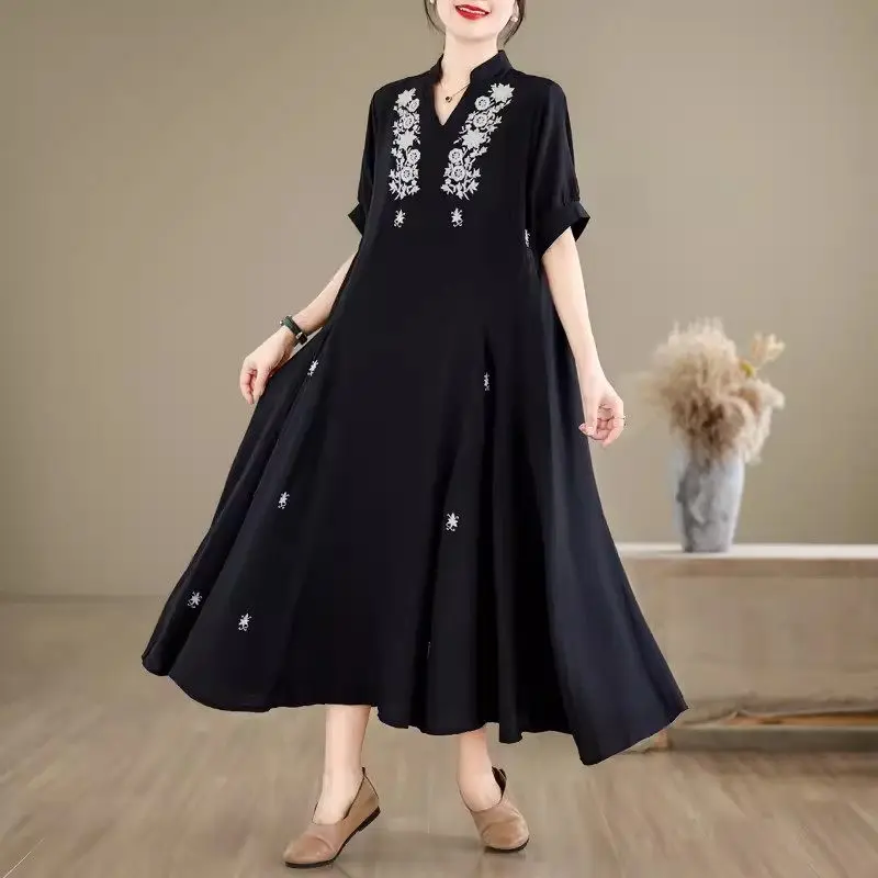 Женское платье с цветочной вышивкой свободное черное в этническом стиле