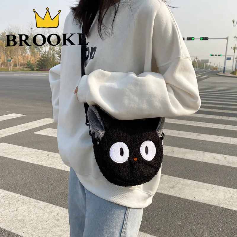 

Милая стильная кавайная сумка для женщин, мультяшная плюшевая сумка на плечо для женщин, новинка 2021, сумка через плечо, маленькая сумка для т...