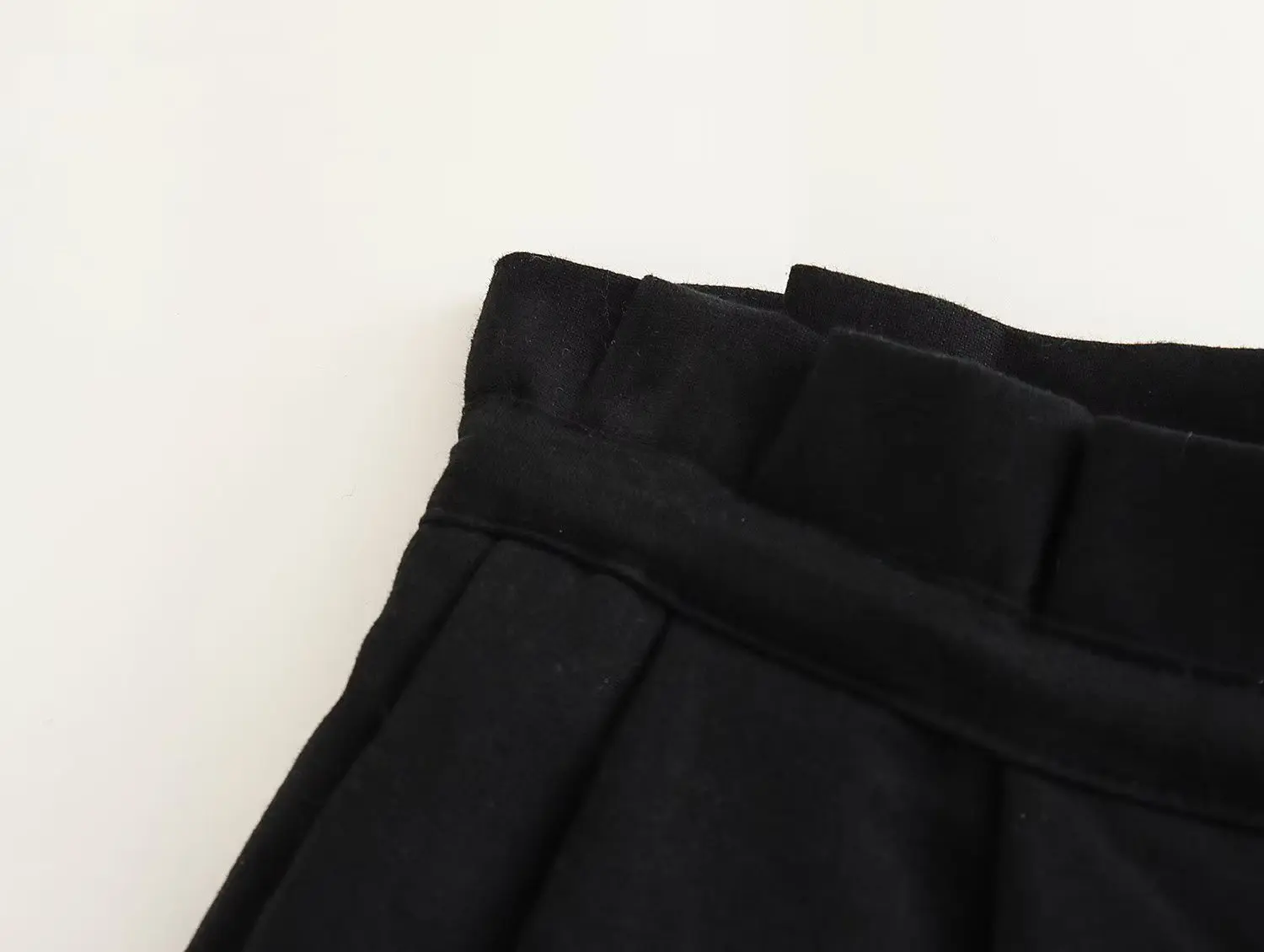 Withered Fashion Casual Commuting High Waist Pleated Solid Color Short Summer Bermuda Women