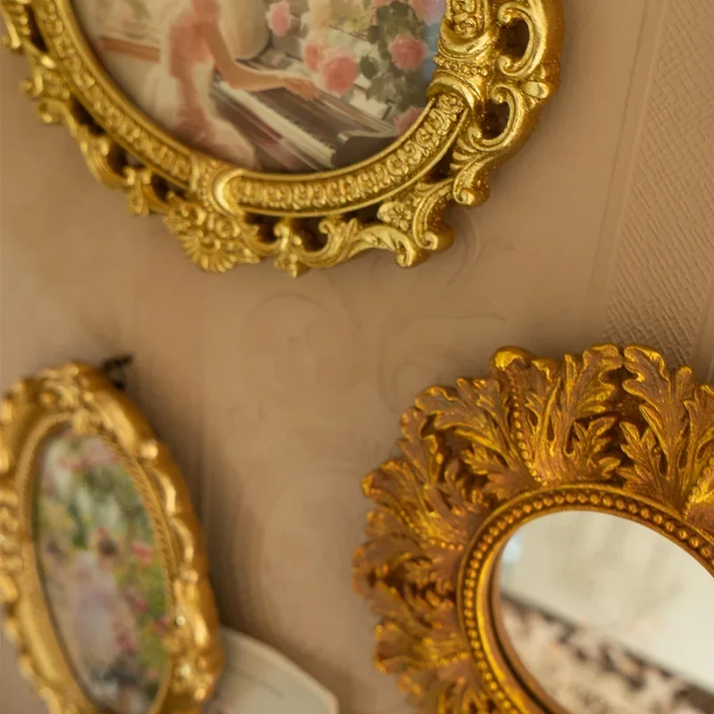 Золотистая рельефная фоторамка из камня