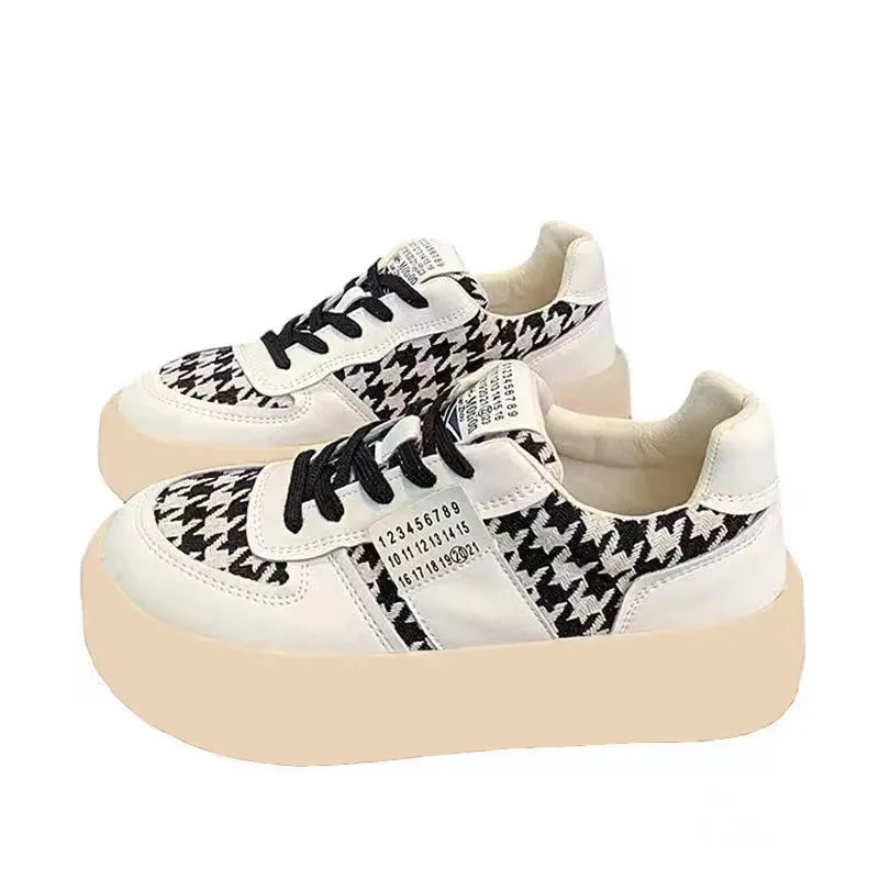 Женские кроссовки в шотландскую клетку черные или белые стиле Харадзюку