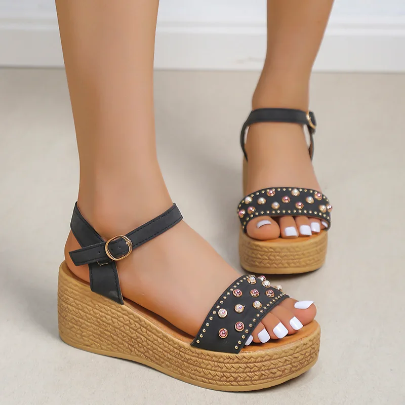 

New 2022 Summer Thick Soled Peep Toe Women Casual Beach Gladaitor Sandals Rivet Design Solid Color Women Wedges Sandals PlusSize