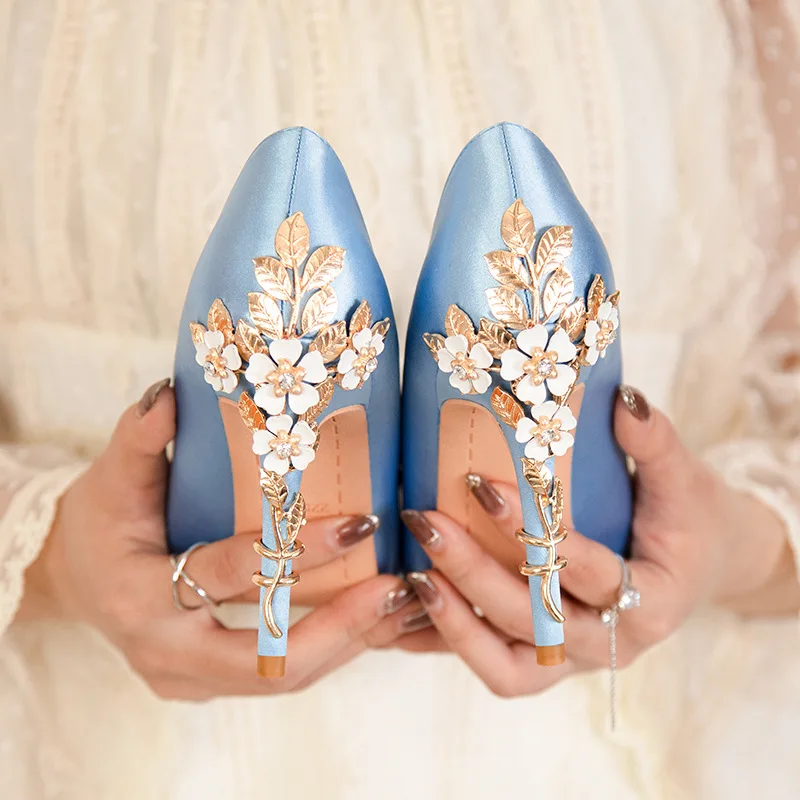 Light luxury sexy women's shoes, fashion metal flowers, stiletto heels, wedding shoes, pointed toe satin single shoes