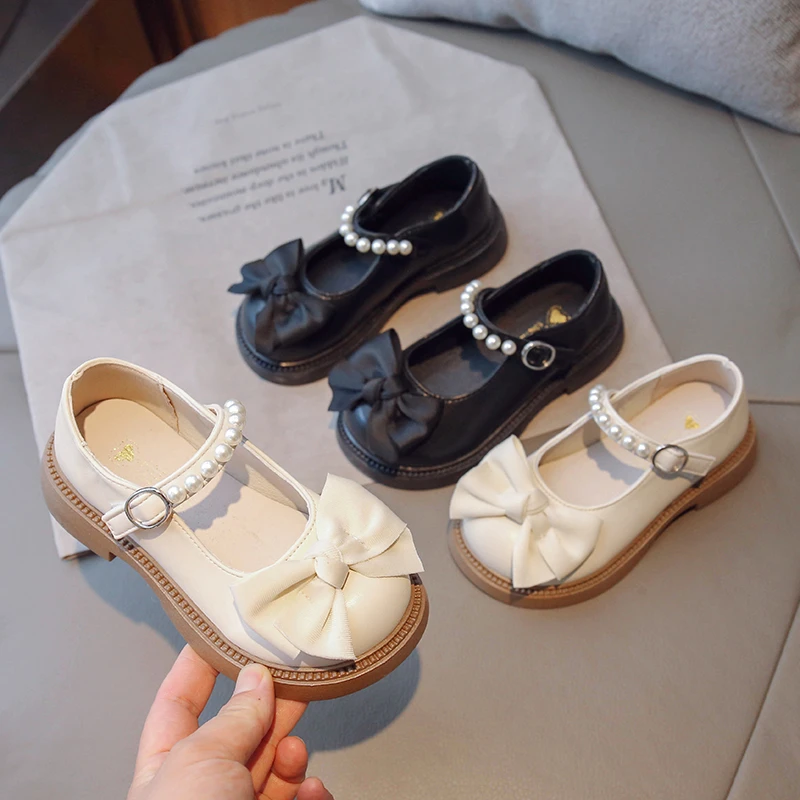 

Fashion Kids Versatile Shallow Leather Shoes for Girls 2023 New Pearls Bow Elegant Princess Shoes for Party Wedding Shows Spring