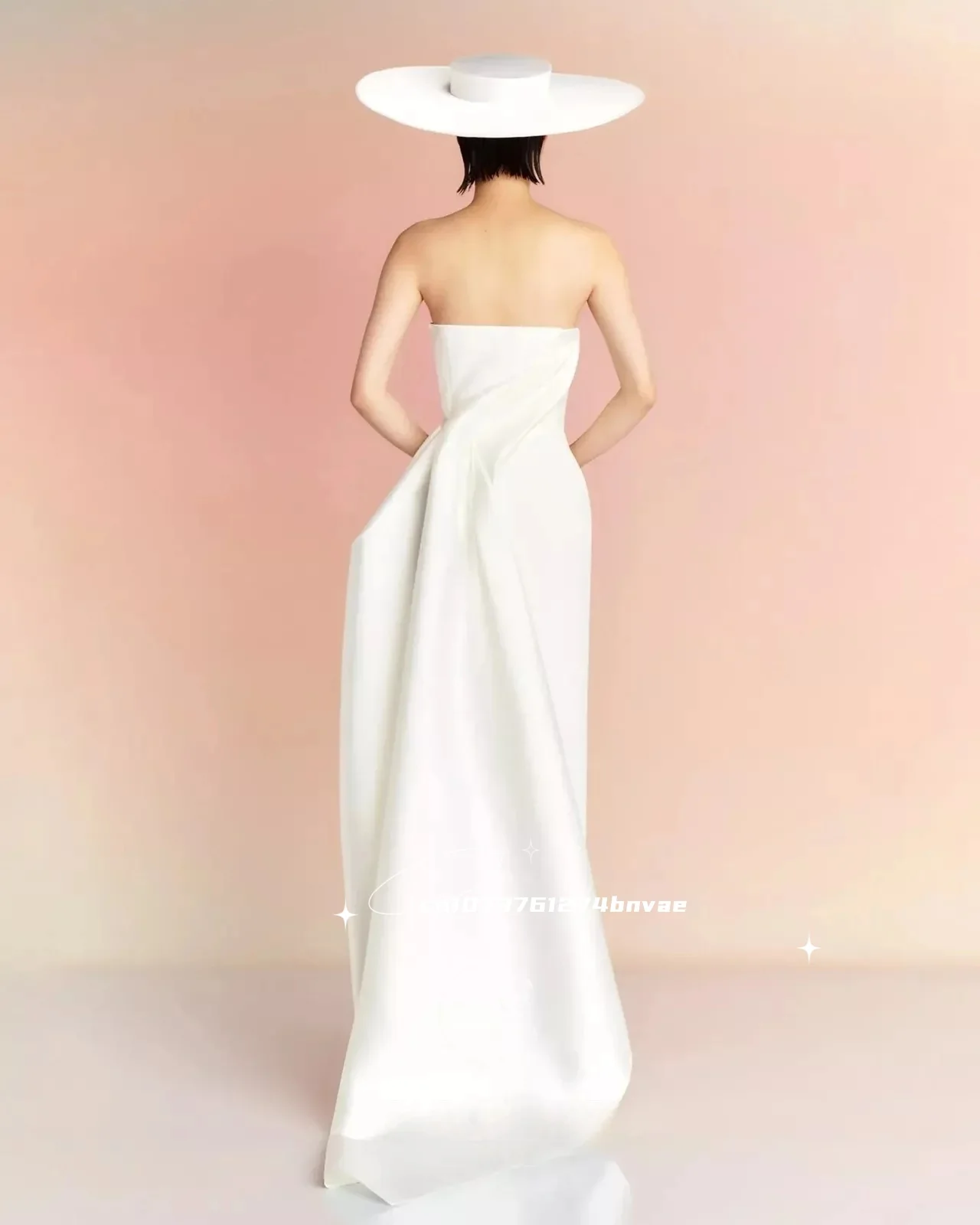 Простое прямое фиолетовое платье для выпускного вечера со шлейфом без бретелек