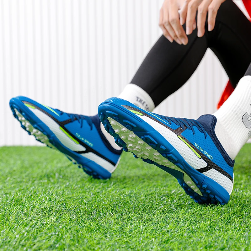 Slip-On Men High-Top Soccer Shoes Anti-Slip Grass Training Football Boots Kids Ultralight Turf Sports Footwear Large Size Shoes