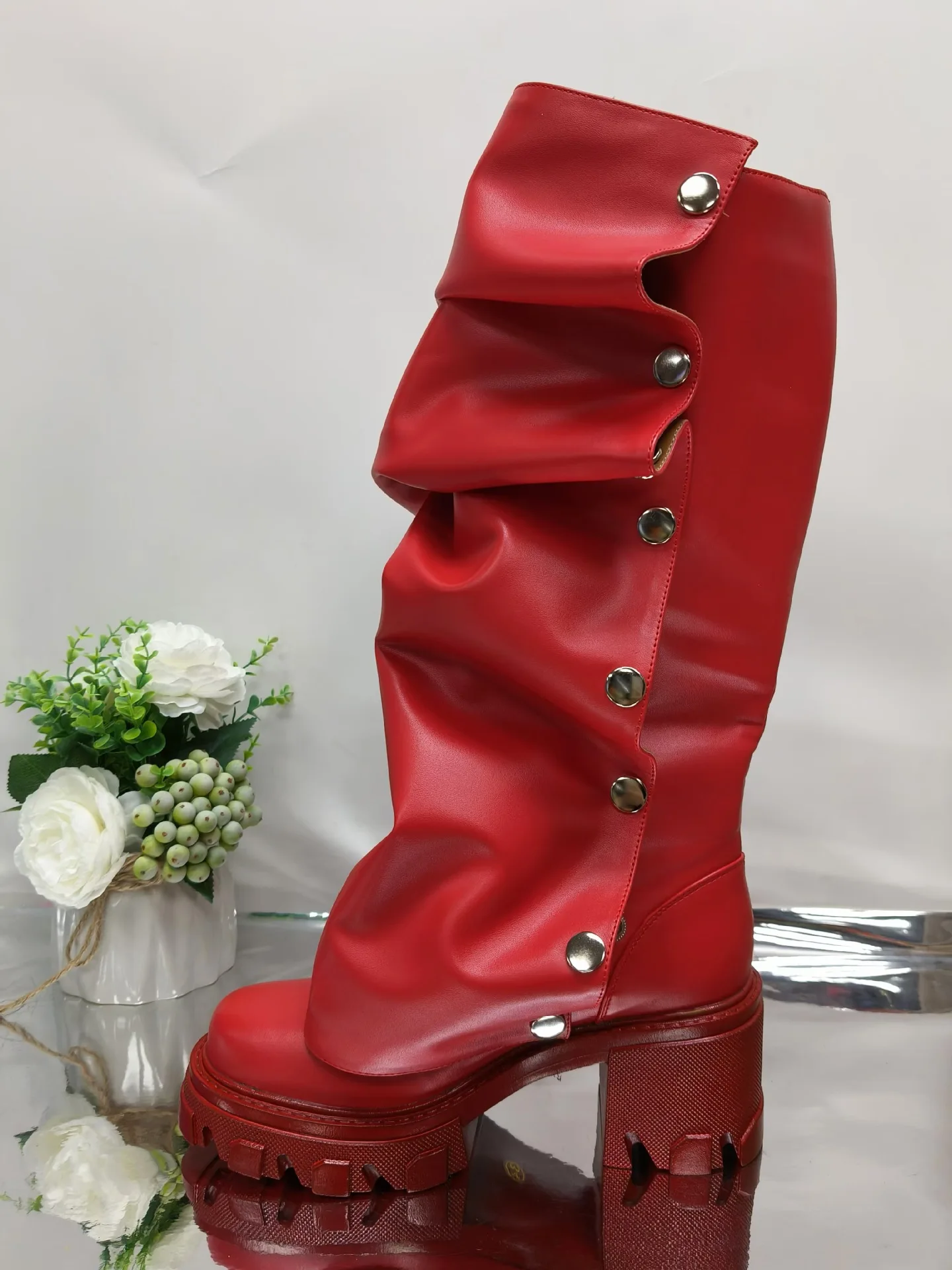 Фото Коричневые плиссированные ботинки с заклепками Botas, женская роскошная дизайнерская обувь с круглым носком, однотонная обувь до колена, Zapatos De Mujer, осень-зима Tacones №4