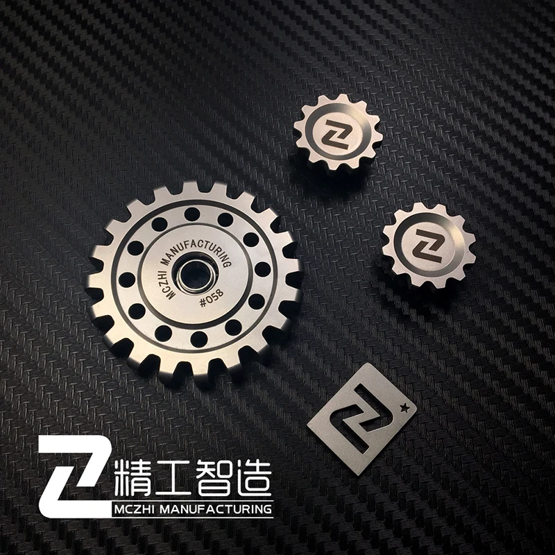 Finger-playing house gear Seiko Zhizao fingertip gyro mini gear titanium alloy decompression toy EDC enlarge