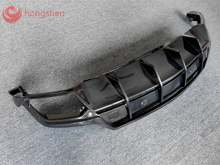 Комплект заднего диффузора из углеродного волокна в стиле Т. Используется для