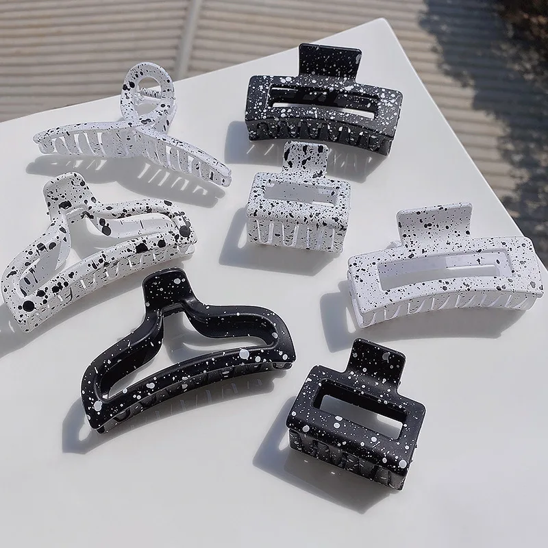 

2022 New Shark Clip Hairpin Retro Korean Style Black and White Spotted Clip Female Hair Volume Versatile Headwear Hairwear