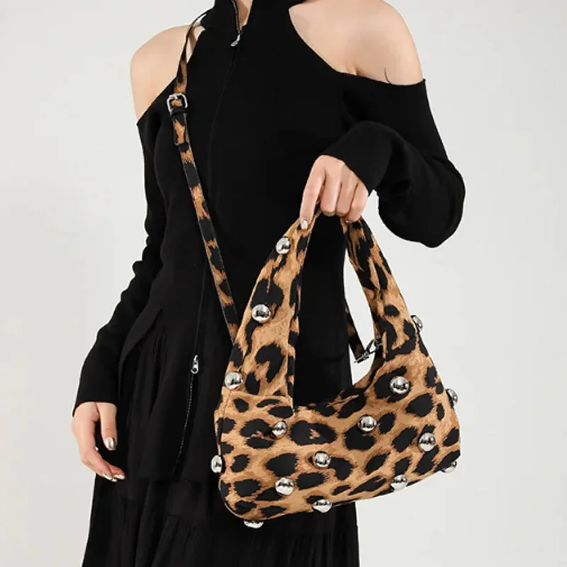 Новая женская сумка с леопардовым принтом модная через плечо заклепками женские