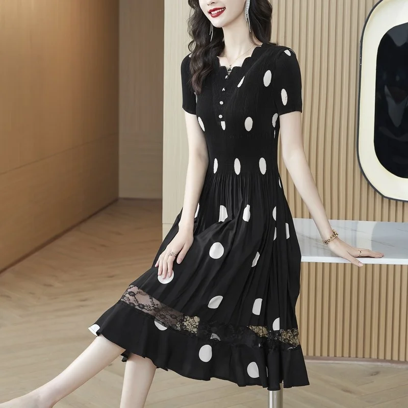 

ZUO MAN RU 2023 Summer New V-Neck Black Polka Dot Fashion Pleated Dress Waist Thin Temperament Mid-Length Fishtail Hem Dress