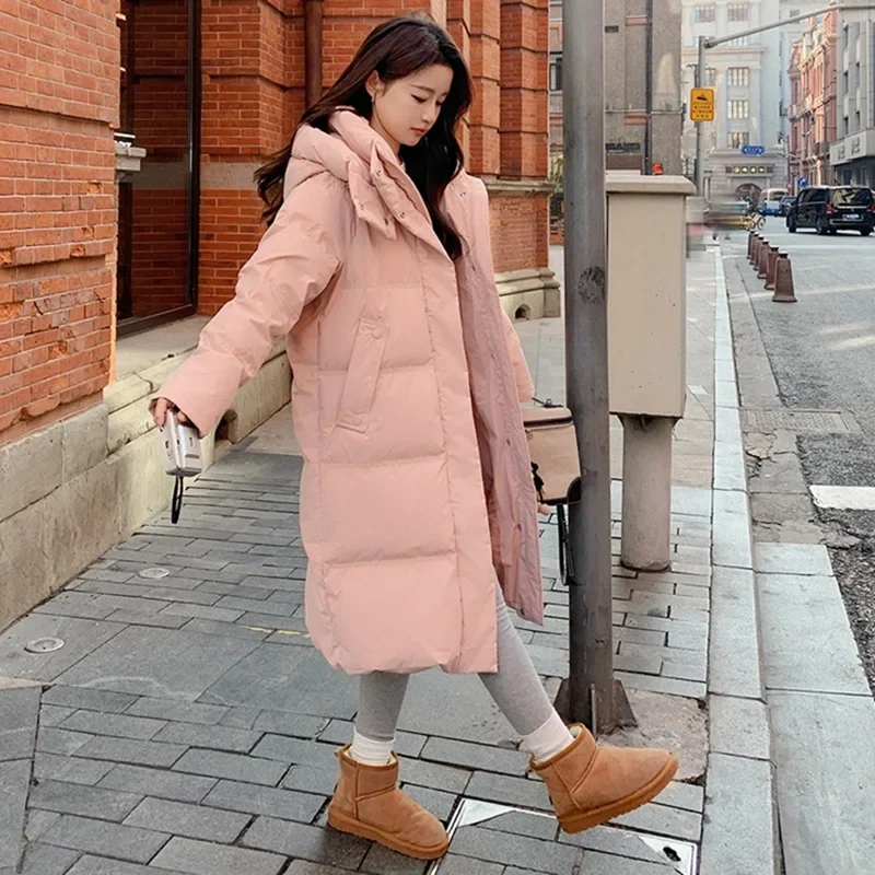 Розовое пуховое пальто с капюшоном средней длины новый стиль 2023 Wang Lili такая же