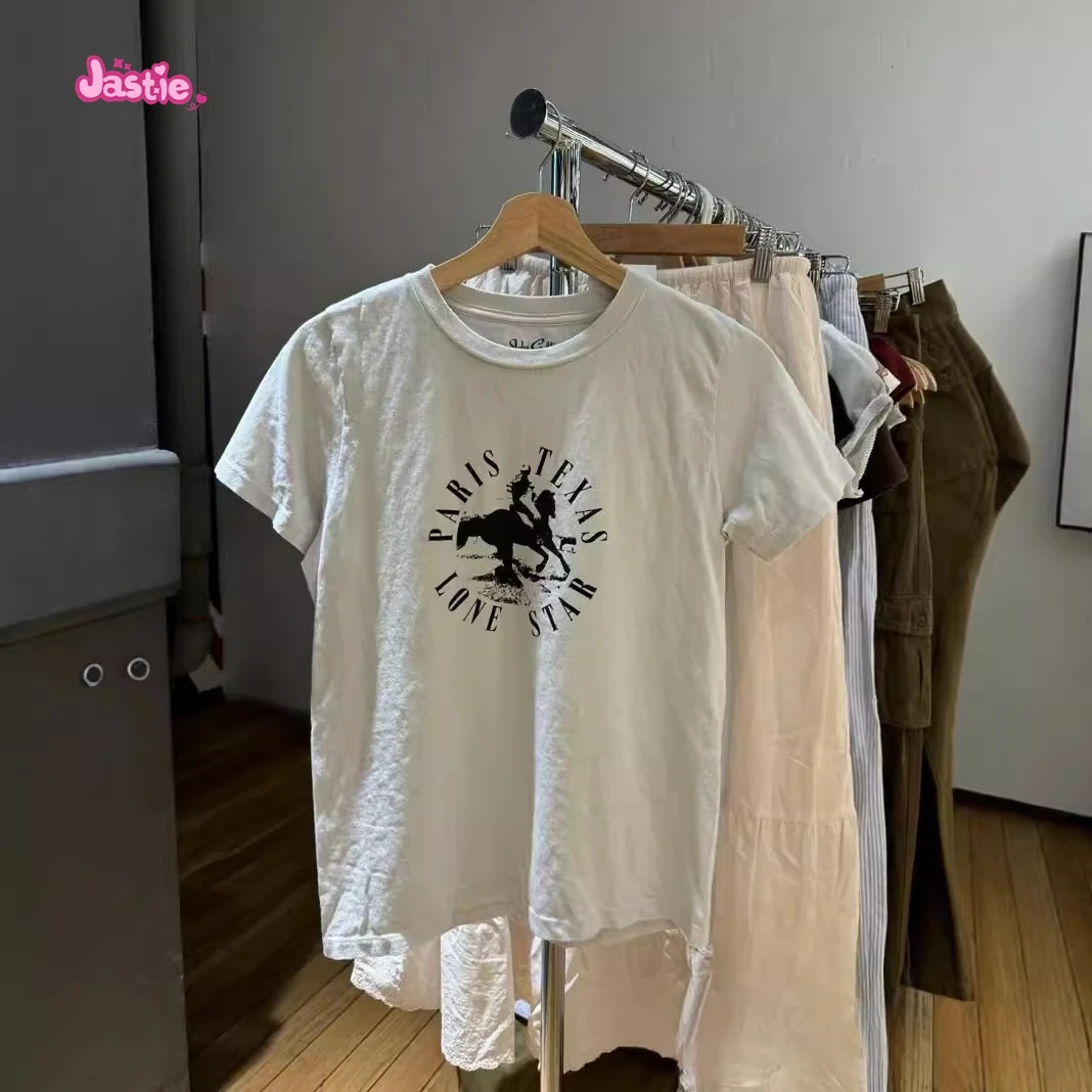 Женская футболка с коротким рукавом круглым вырезом и надписью