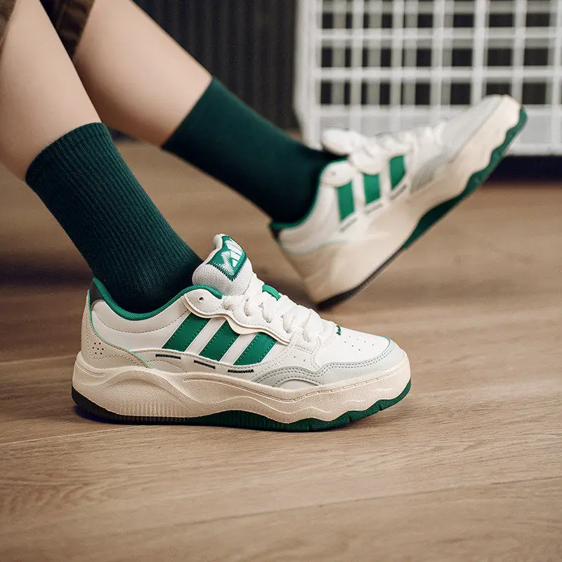 Фото Кроссовки Adidas KH9024 Classic Casual, бело-зеленые, легкие, с резиновой подошвой, для уличной ходьбы и скейтбординга №4