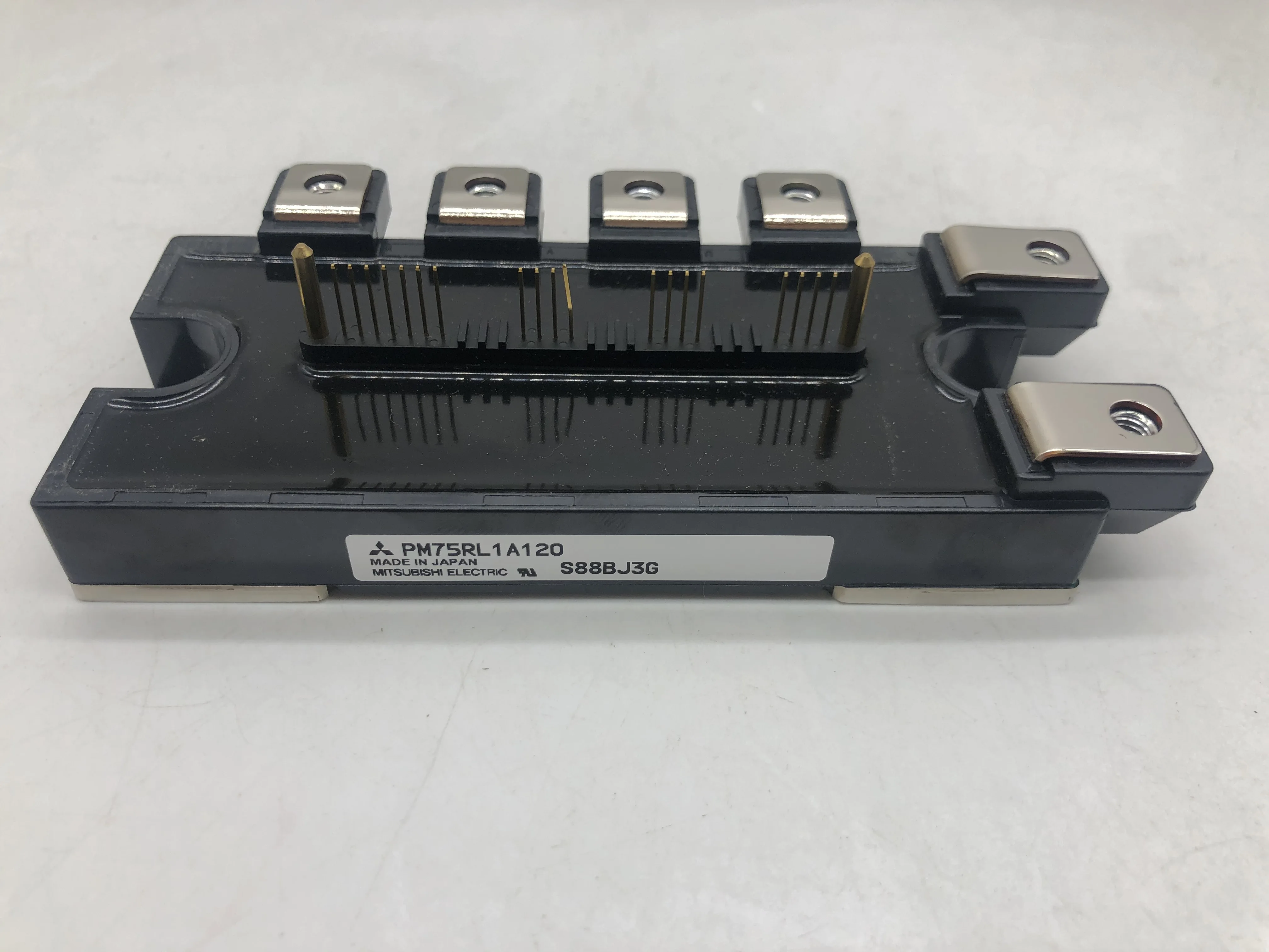 

Новый модуль PM75RLA120 PM75RL1A120 1200V75A PM50RLA120 PM50RL1A120 1200V50A