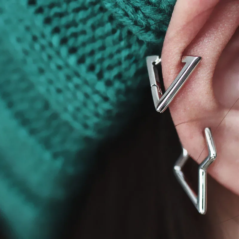 

Женские серьги из серебра 925 пробы с молнией и треугольником