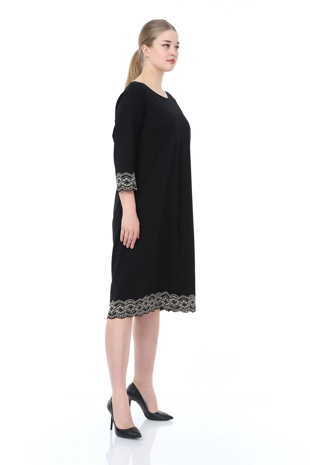 

Lir Women Large Size Three Quarter Sleeve Skirt with Lace Detail Dress Black L1608