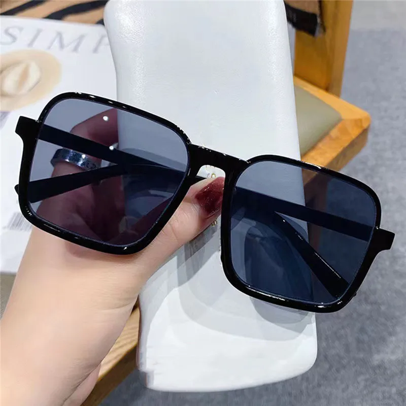 

Korean Large Square Frame Sunglasses Women UV400 Vintage Classic Sunglasses Black Tea Frame Retro Sun Glasses Outdoor Eyewear
