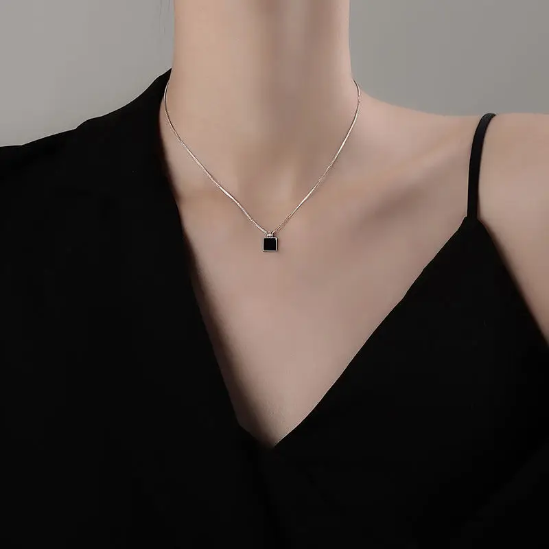 Draweye Black Square Necklaces for Women Simple Design Korean Fashion Elegant Jewelry Vintage Spring Summer Chokers Sweet
