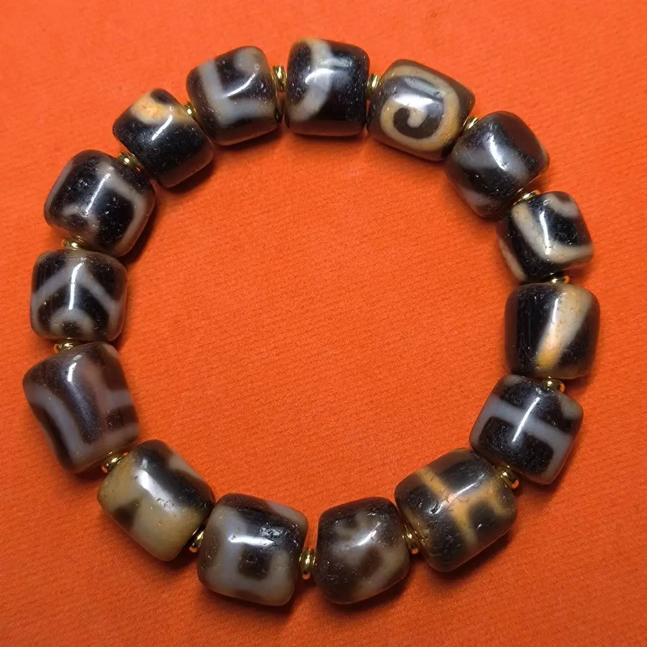 

1pcs/lot natural broken bead remnant bead old agate dzi bracelet Black-brown Weathering lines Old material bead Collectible taki