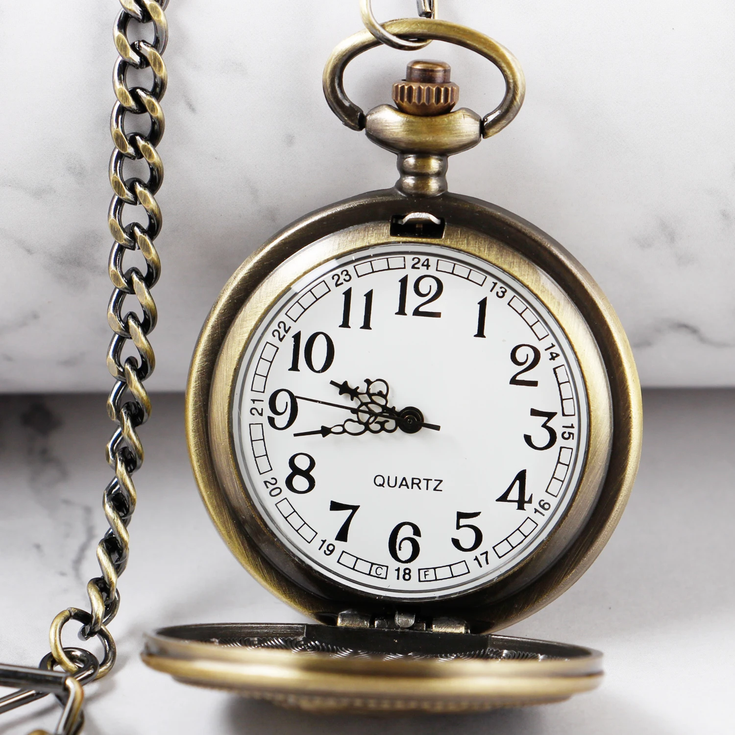 Рисунок 3 - Изысканные карманные часы Wolfhead с резьбой