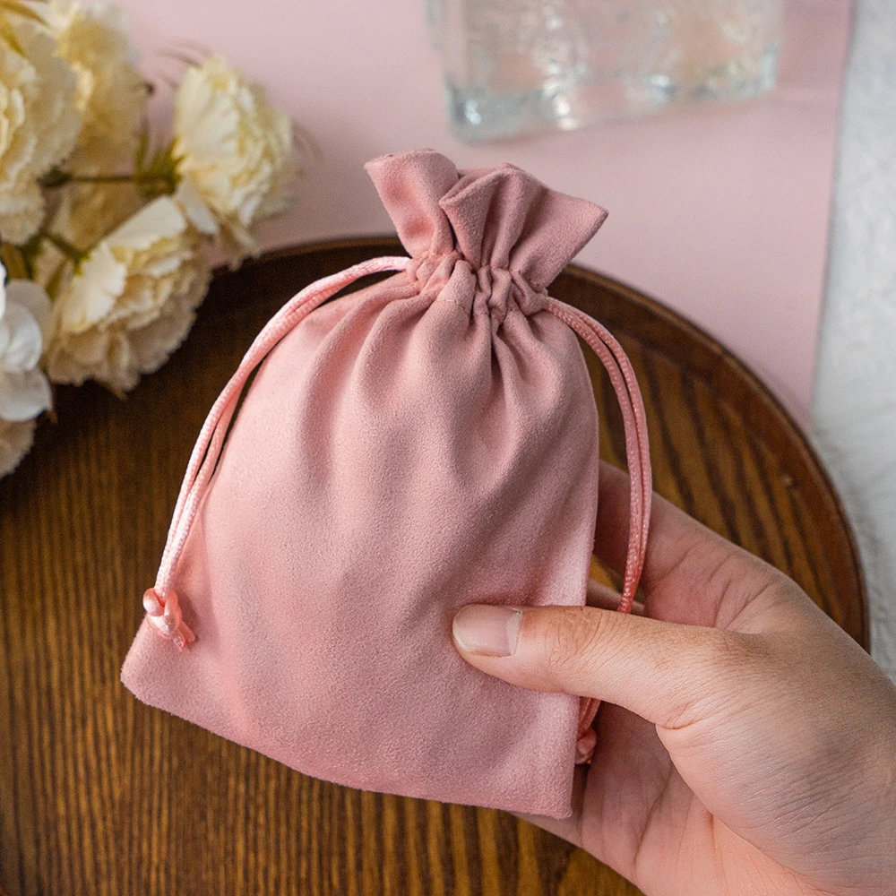 

Розовые бархатные мешочки для украшений